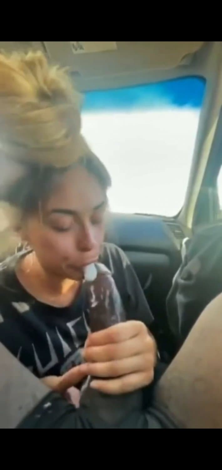 Sloopy blowjob in car