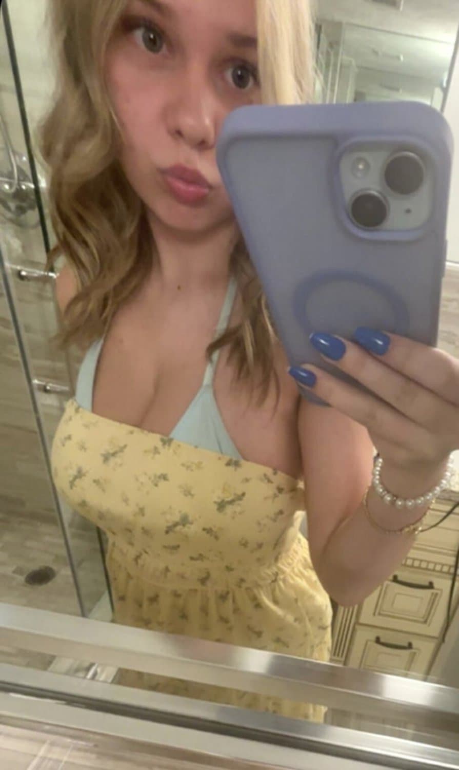 Poor Courtney, Her BFs 15 seconds of Risky Behavior is gonna lead to some serious trust issues