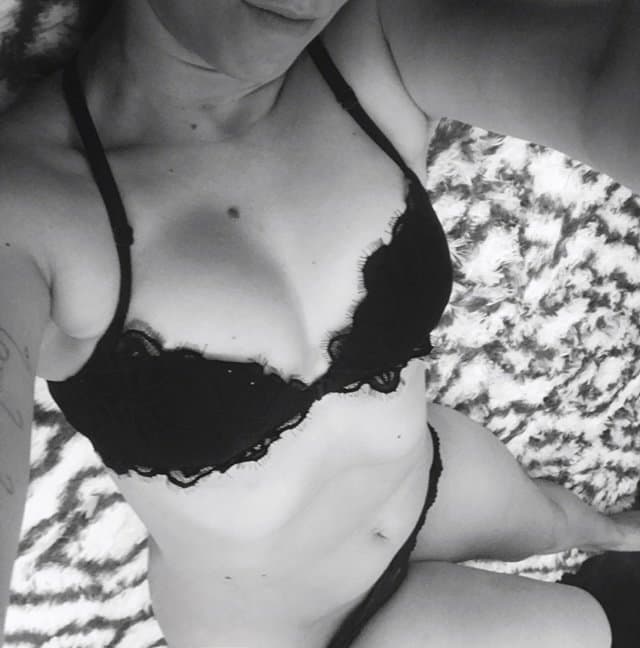 Wifey selfies she sent to me submitted for you to enjoy