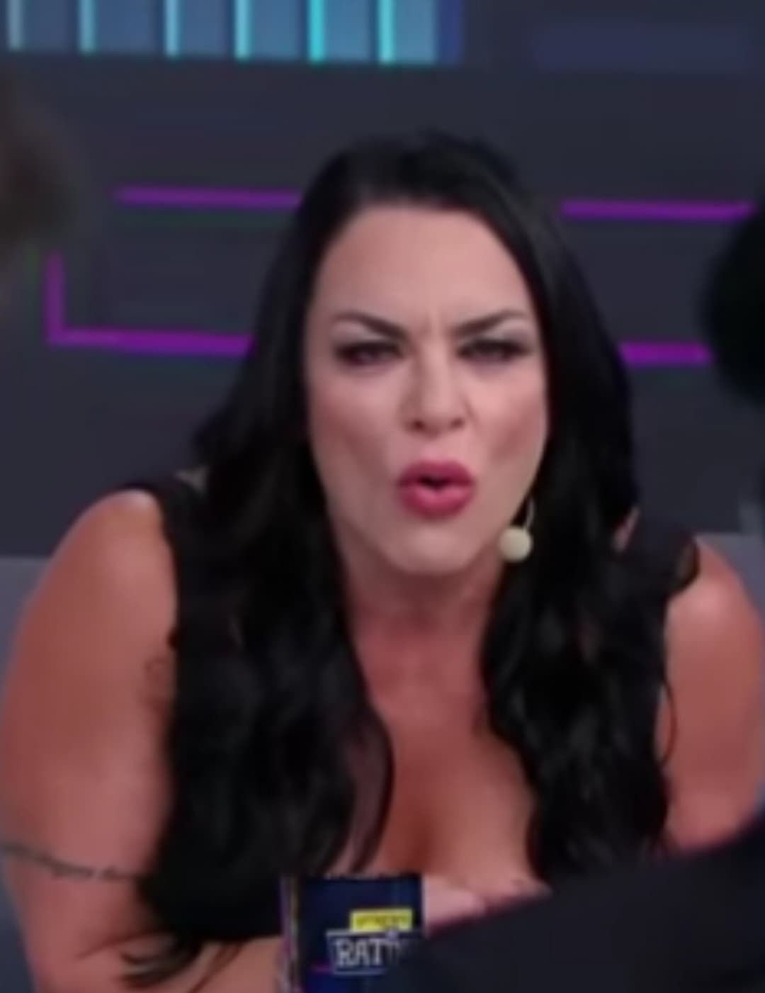 Botei a foto da Renata Schimidt de perfil aqui é a segunda foto que postei