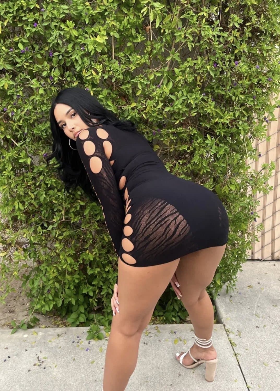 Thick Latina giving head