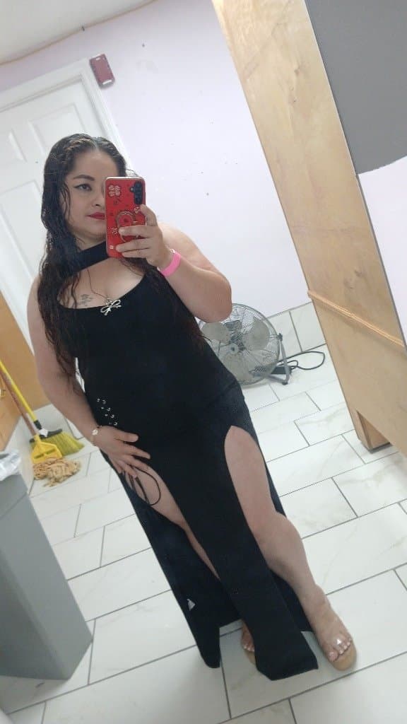 My aunt so sexy fuck wanna fuck her one day when she get super drunk