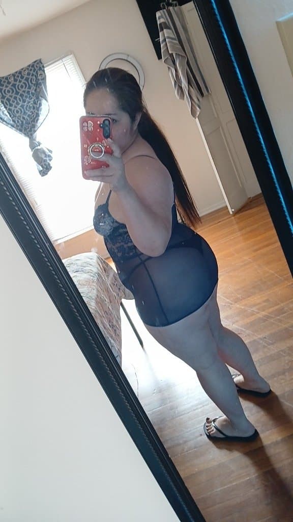 My aunt so sexy fuck wanna fuck her one day when she get super drunk