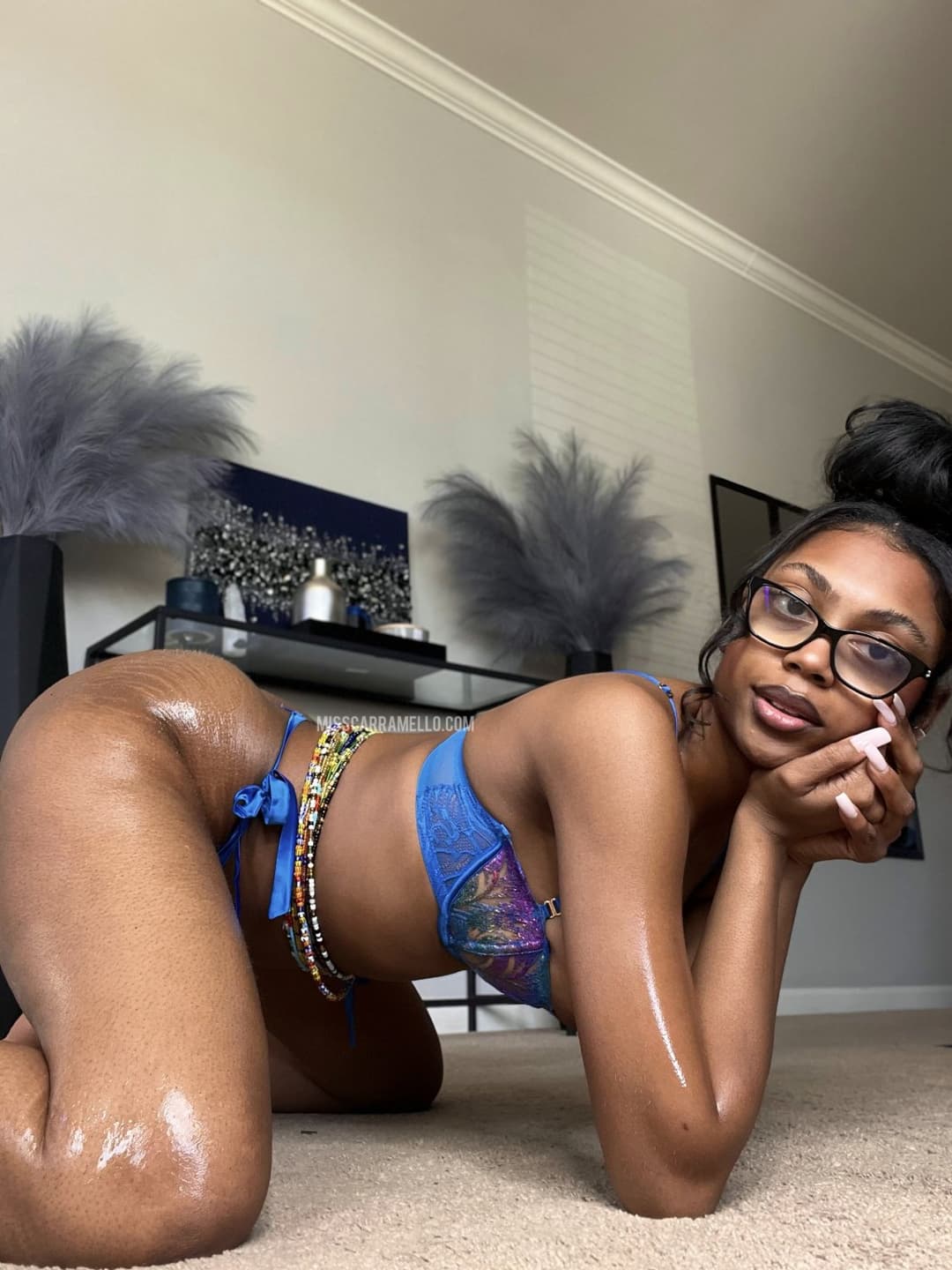 Sexy busty ebony ?