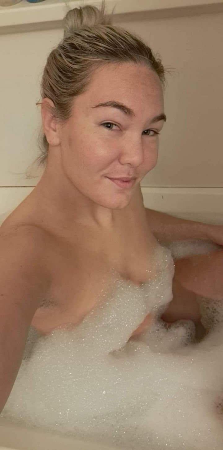 Dumb whore from the US wanted to become a webslut, if she gets popular ill send her info to people