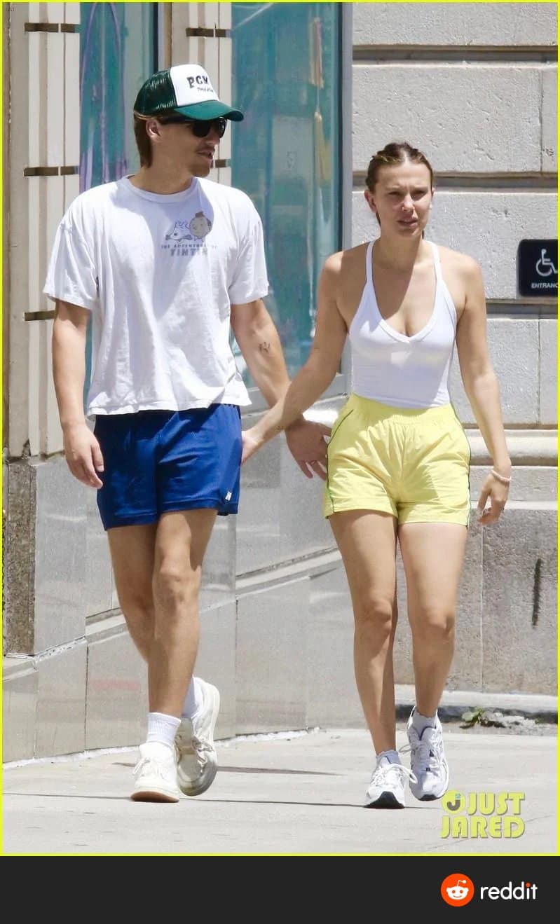 A vagabunda precisa ser segurada e engravidada na frente do marido