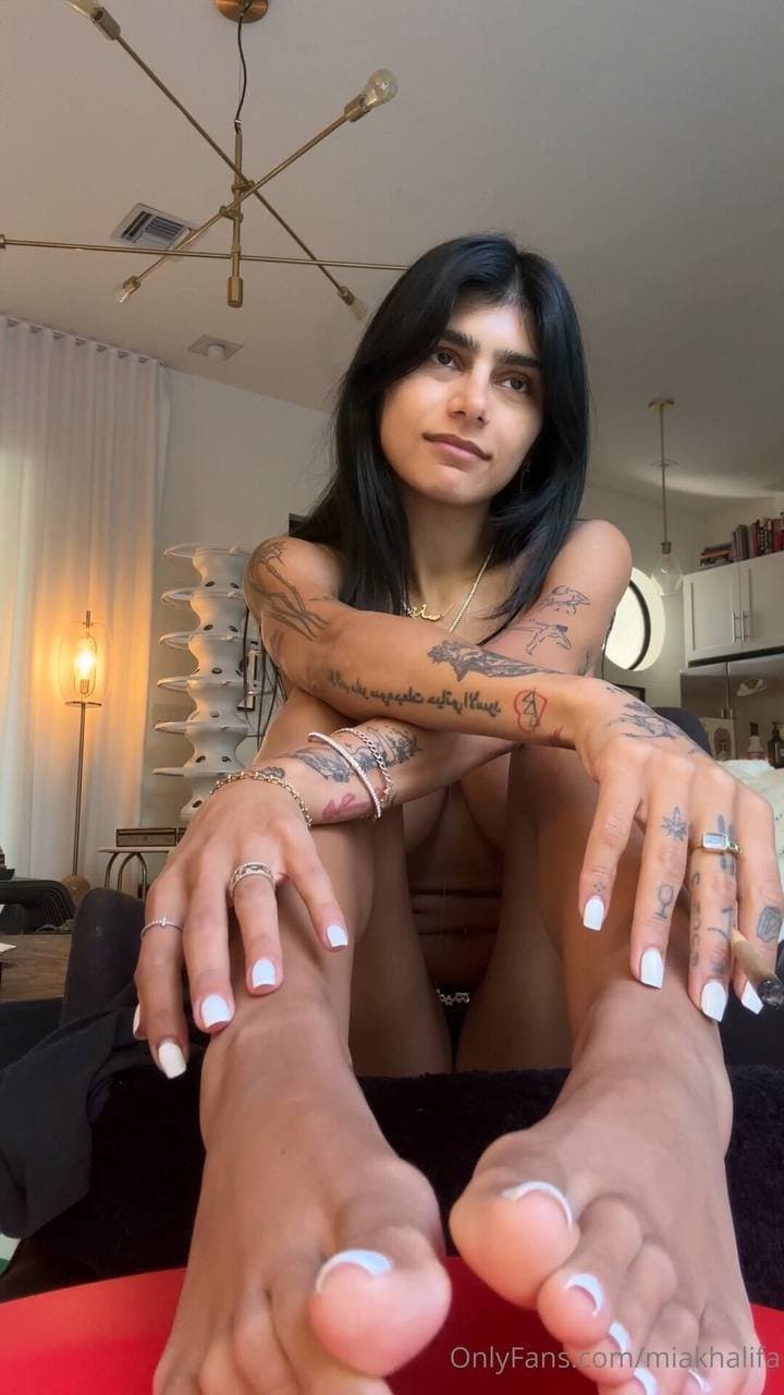 Mia Khalifa Feet | Mia Khalifa Pies
