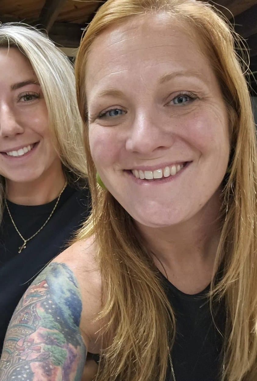 Click to view full size Erin (left) & Mary (right) - Spring break clubbing early 2000’s