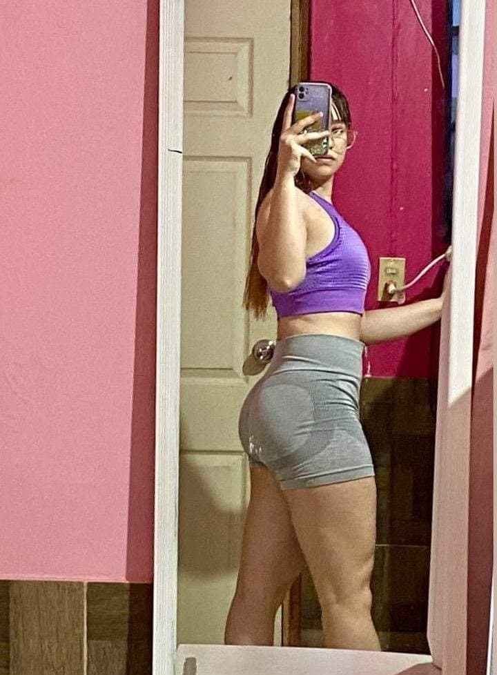 Pack y video de rica mamada, jovencita caliente culona