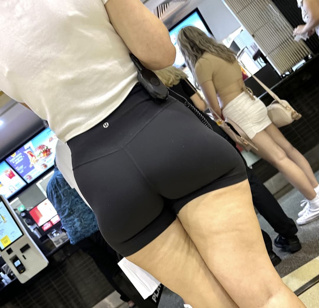 Thick round ass pawg cutie teasing her pussy and ass. Not oc