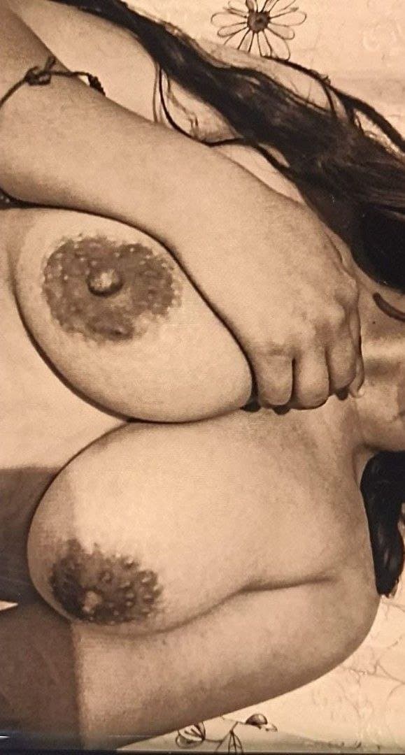 Mujer tetonas con pezones grandes