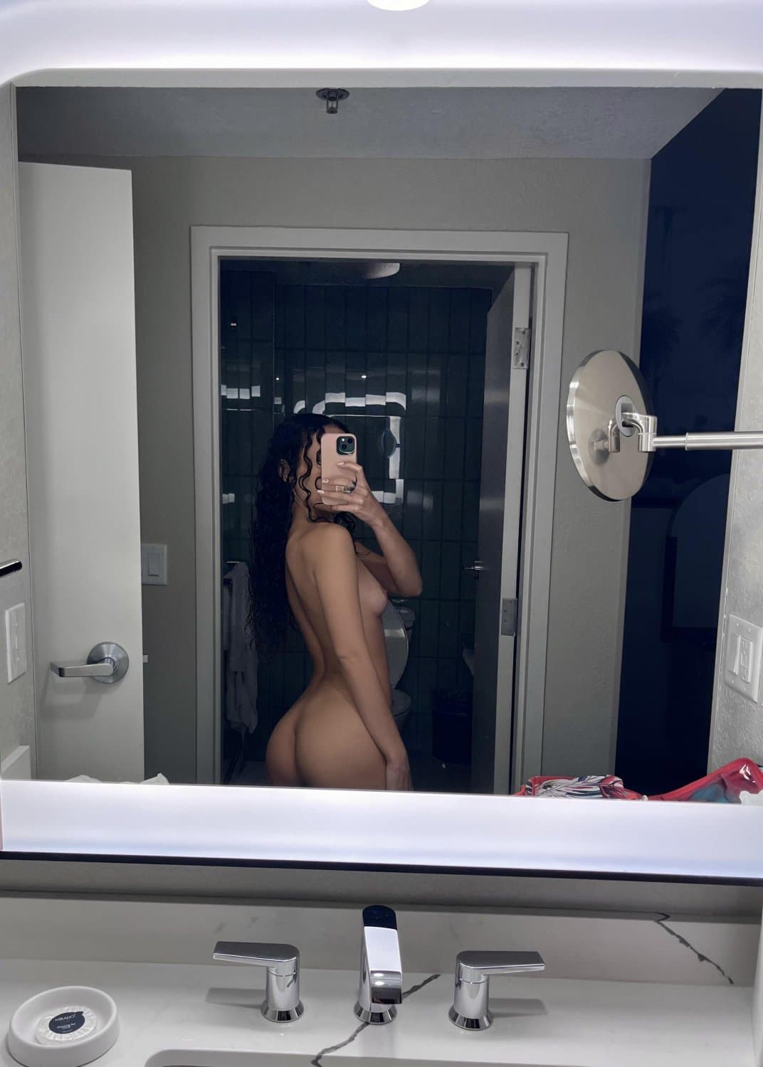 Click to view full size amateur type selfies pt 1