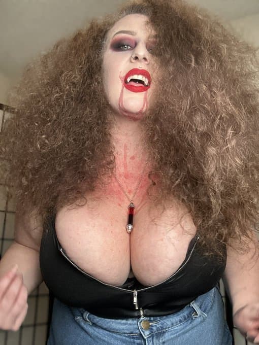 Click to view full size Hot bbw showing her sex skills 1