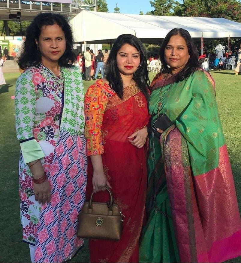 Voluptuous bhabhi from Dhaka, Bangladesh. No one could resist to pound this bhabhi????