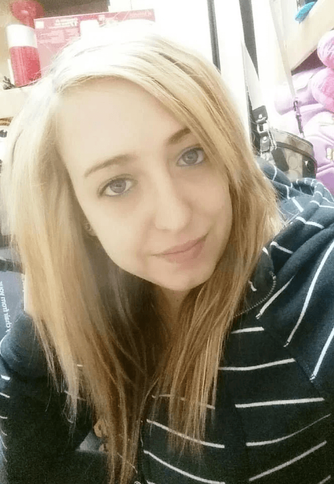 Rachelle Lamb Canadian slut from Oshawa needs to show her big tits and how good she sucks dick