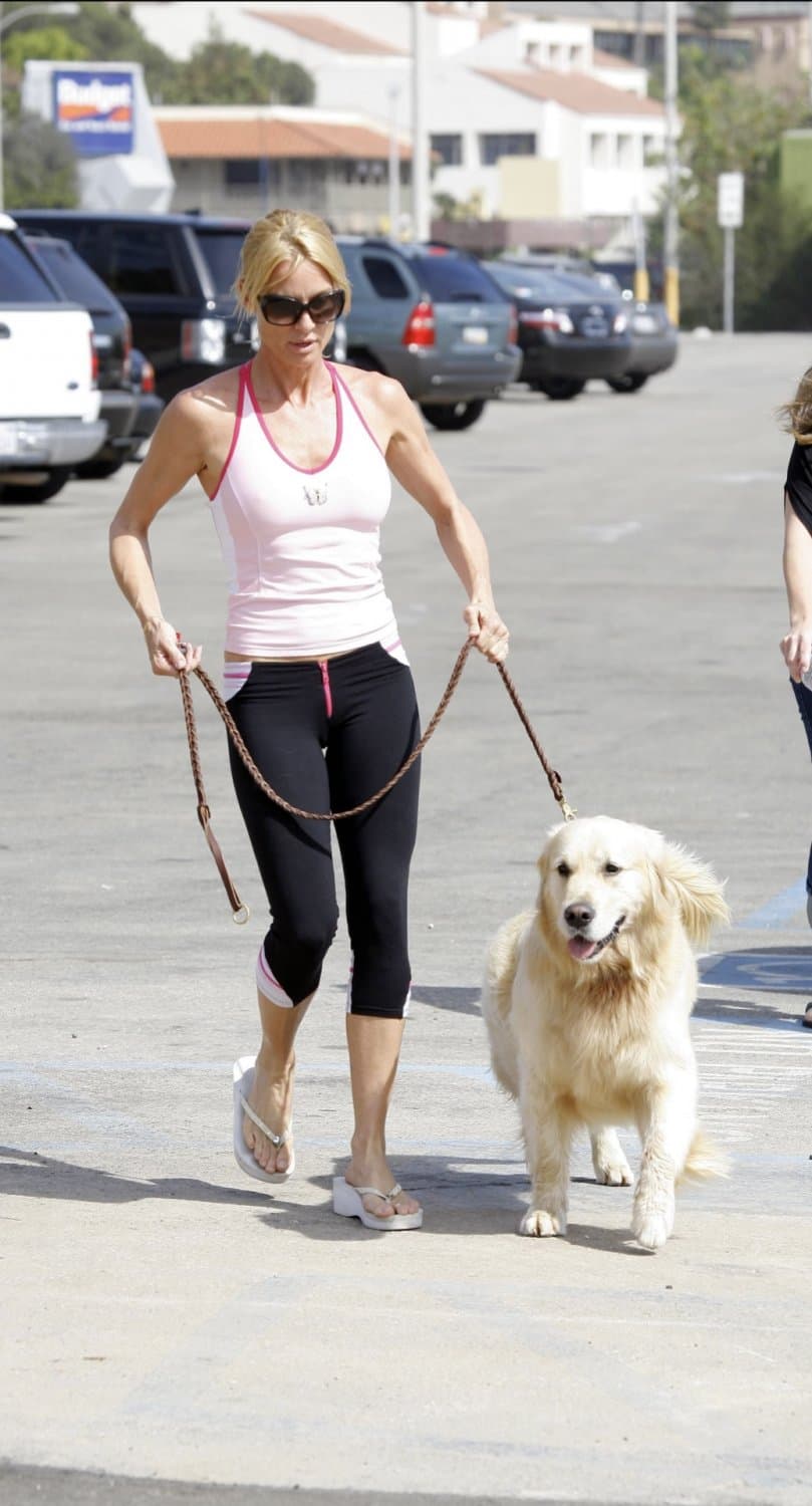 Nicollette Sheridan in platform flip flops