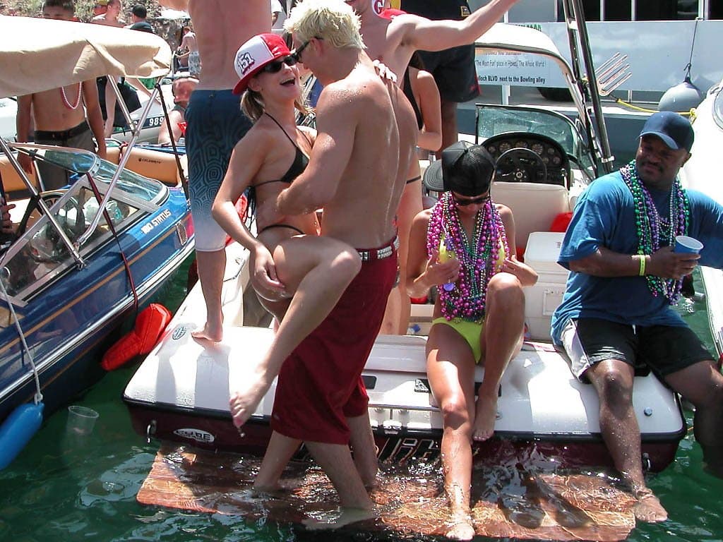 Click to view full size Unknown Hottie, Lake Havasu Memorial Day Weekend 2003 Pt. 2