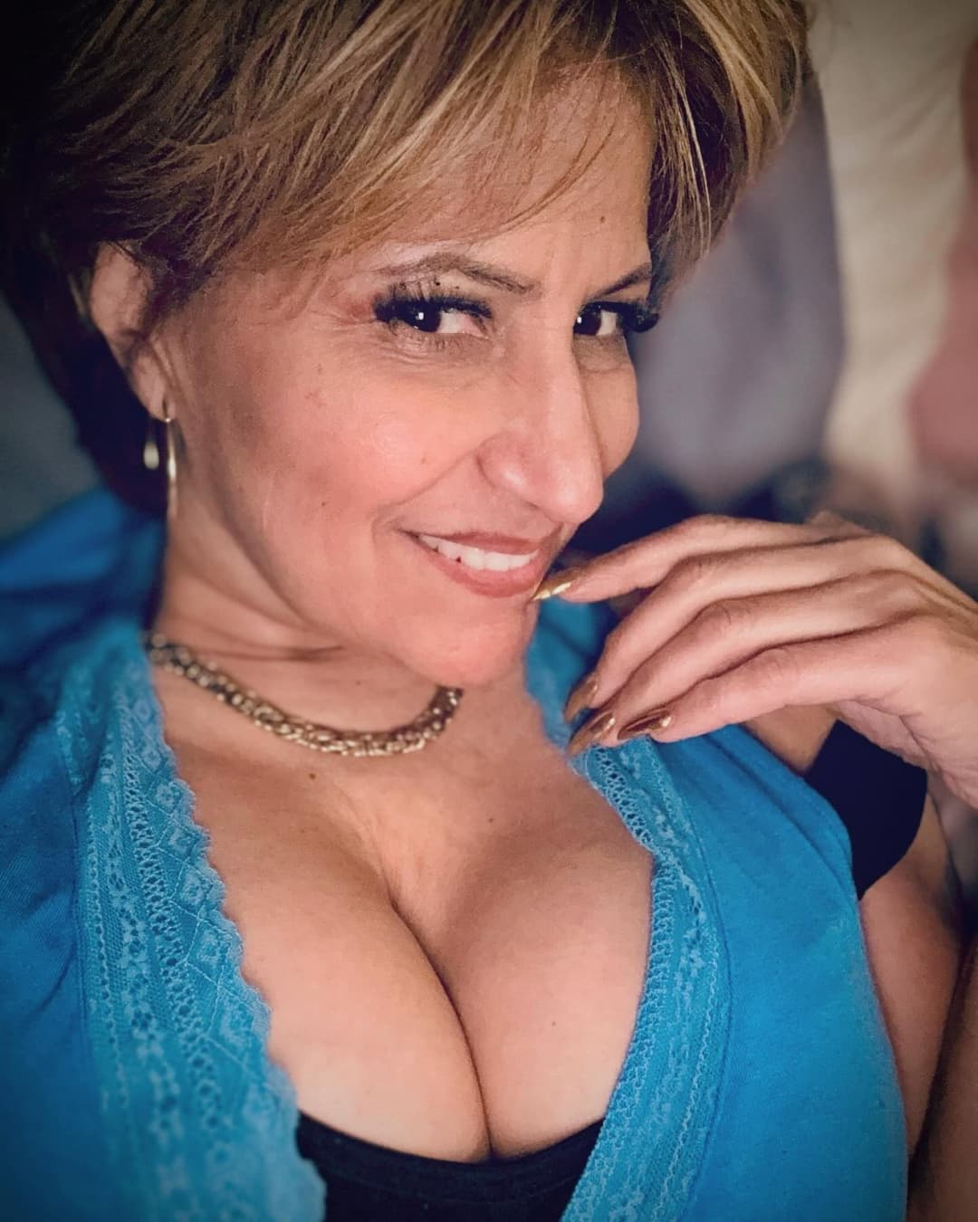 Thick Gilf flight attendant 2