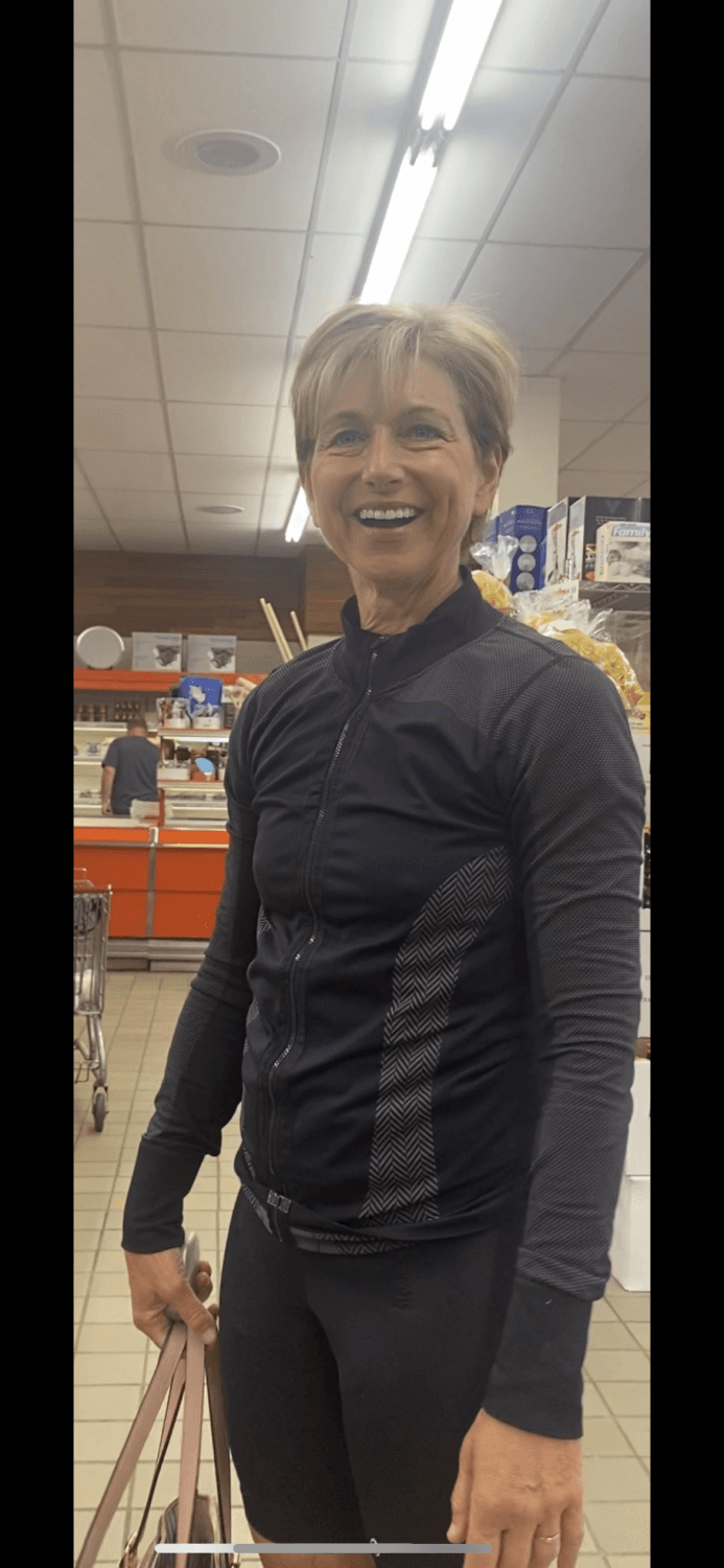 MILF Short hair candid