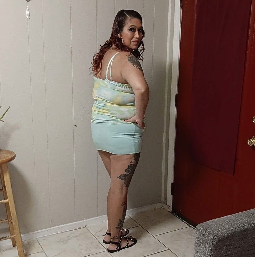 Latina milf rubs her pussy on video chat Caliente Madura quemada por video chat