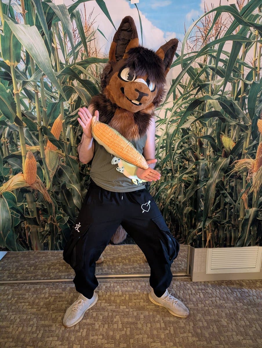 [FURRY] hot bi/pan furry femboy twink (žûřùźûķîìń/jëșśäbřêéďêř)