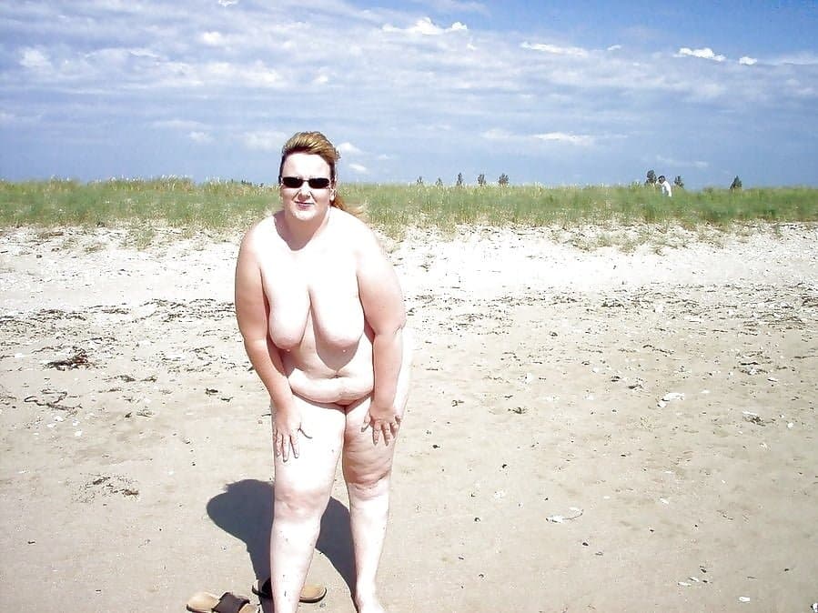 BBW- Grosse cochonne sur la plage