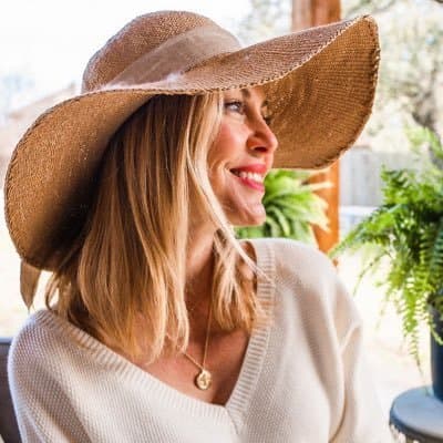 Jessica Robertson the sexiest milf of them all. A hot slutty mom will produce horny whore daughters