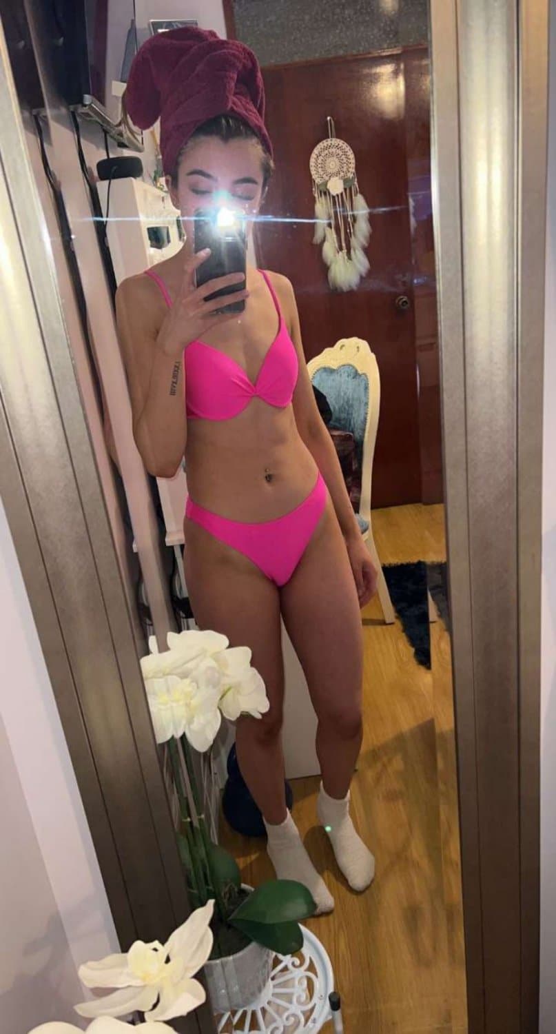 Click to view full size Fit chick from her bf on kik sharingmygirl01