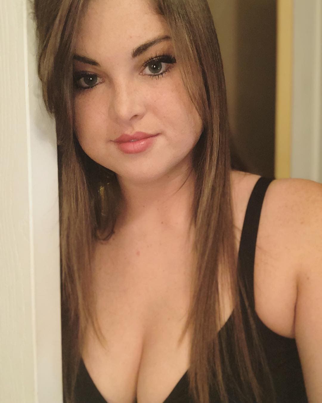 ♈? hot caucasian adult model strips down (äřïëł łÿņň)