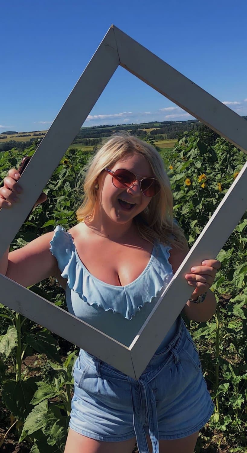 Canada - Rianne, thick ‘n busty country girl