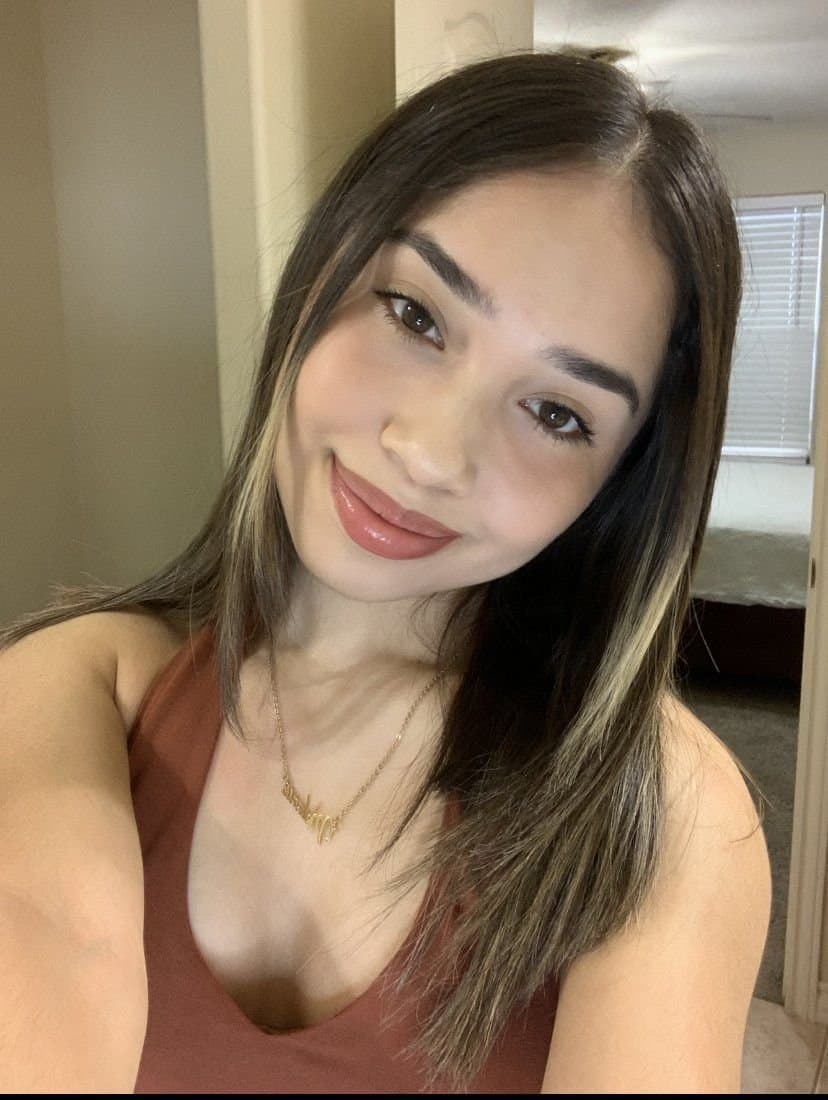 Horny slut films a sex tape with her boyfriend for the first time