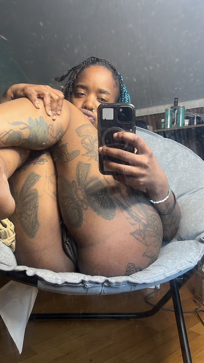 This Ebony Dyke Can Smoke My Pole!!!???