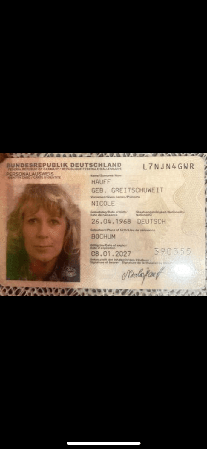 Na los nicole hauff bettelt schon danach von euch endlich gefickt zu werden sie will sperma Haben