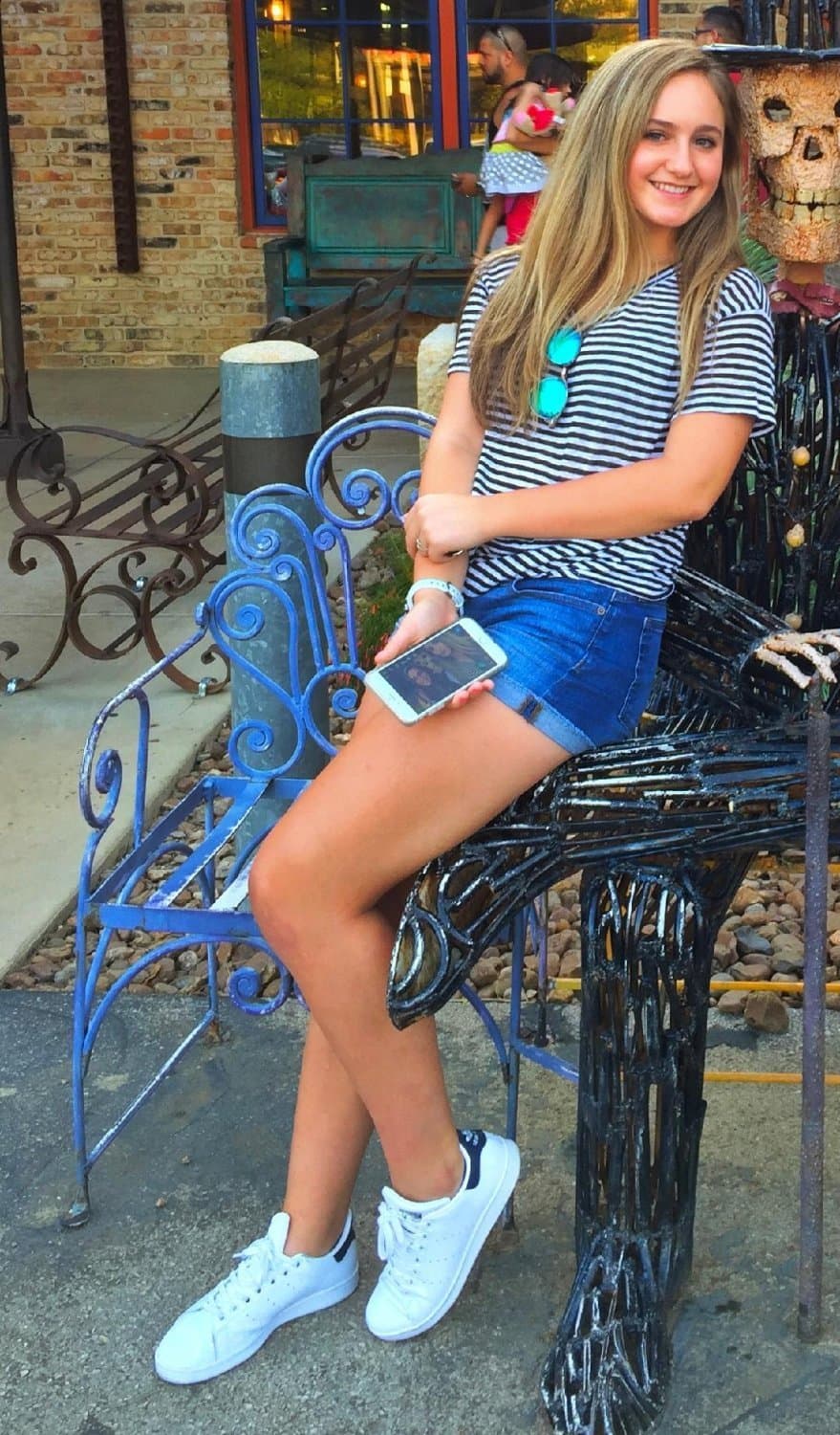 18 y/o cutie changing clothes after losing virginity