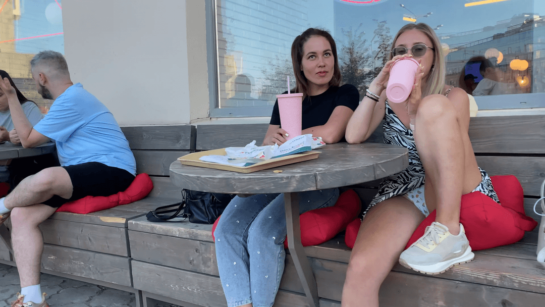 Click to view full size upskirt