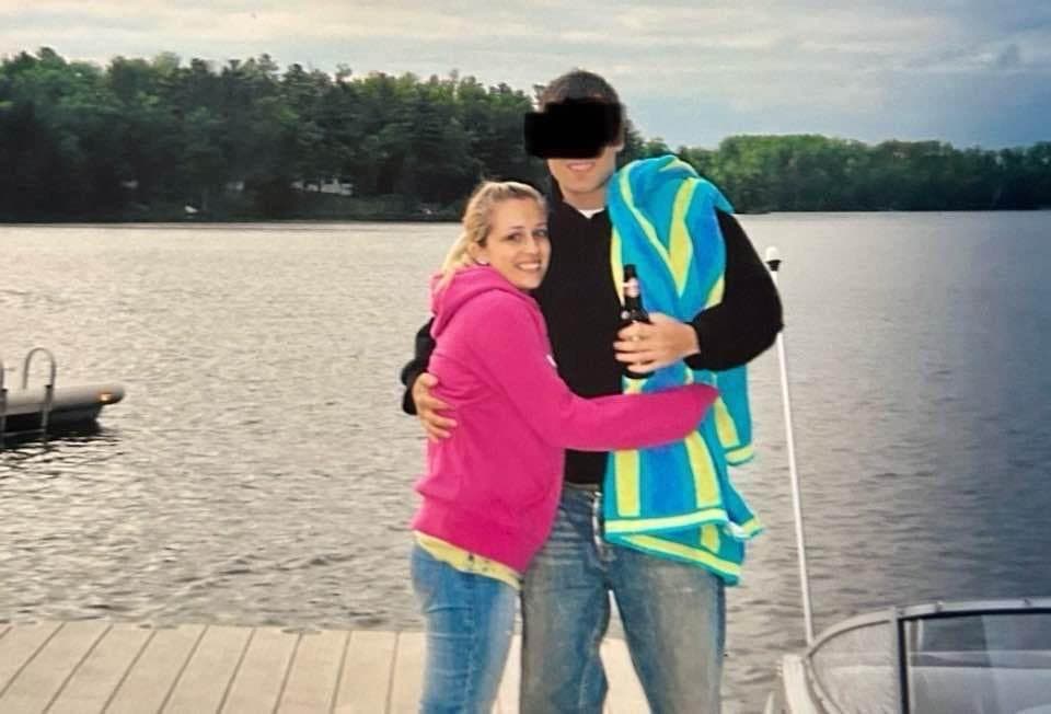 Liz pics. Big tits. Fat ass. On/off. And Clothed pics.