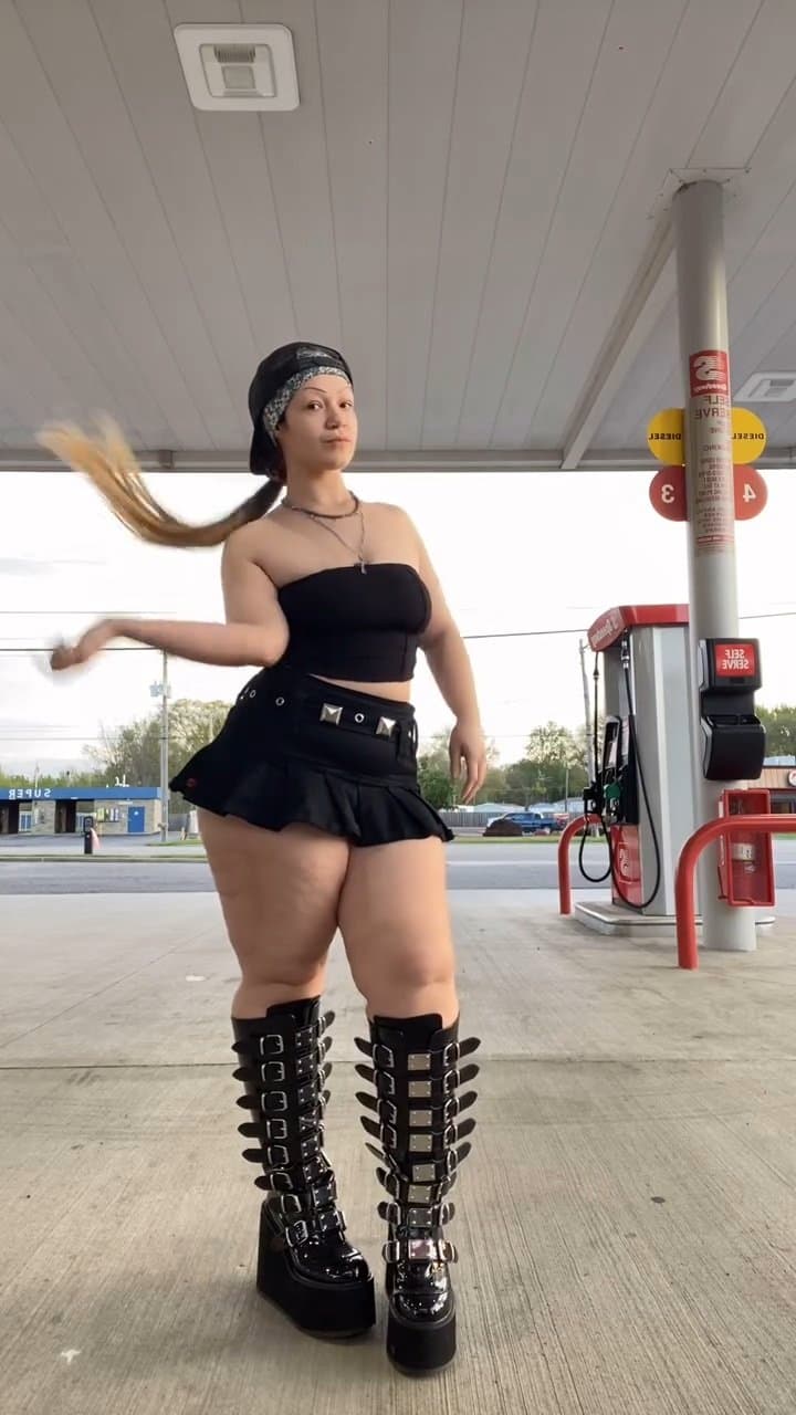 Whooty Body Goth IG Thot Phat Ass White Girl