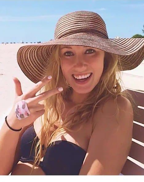 Petite dirty blonde Kelsi made famous.  Sexy little girlfriend wants to be a webslut.