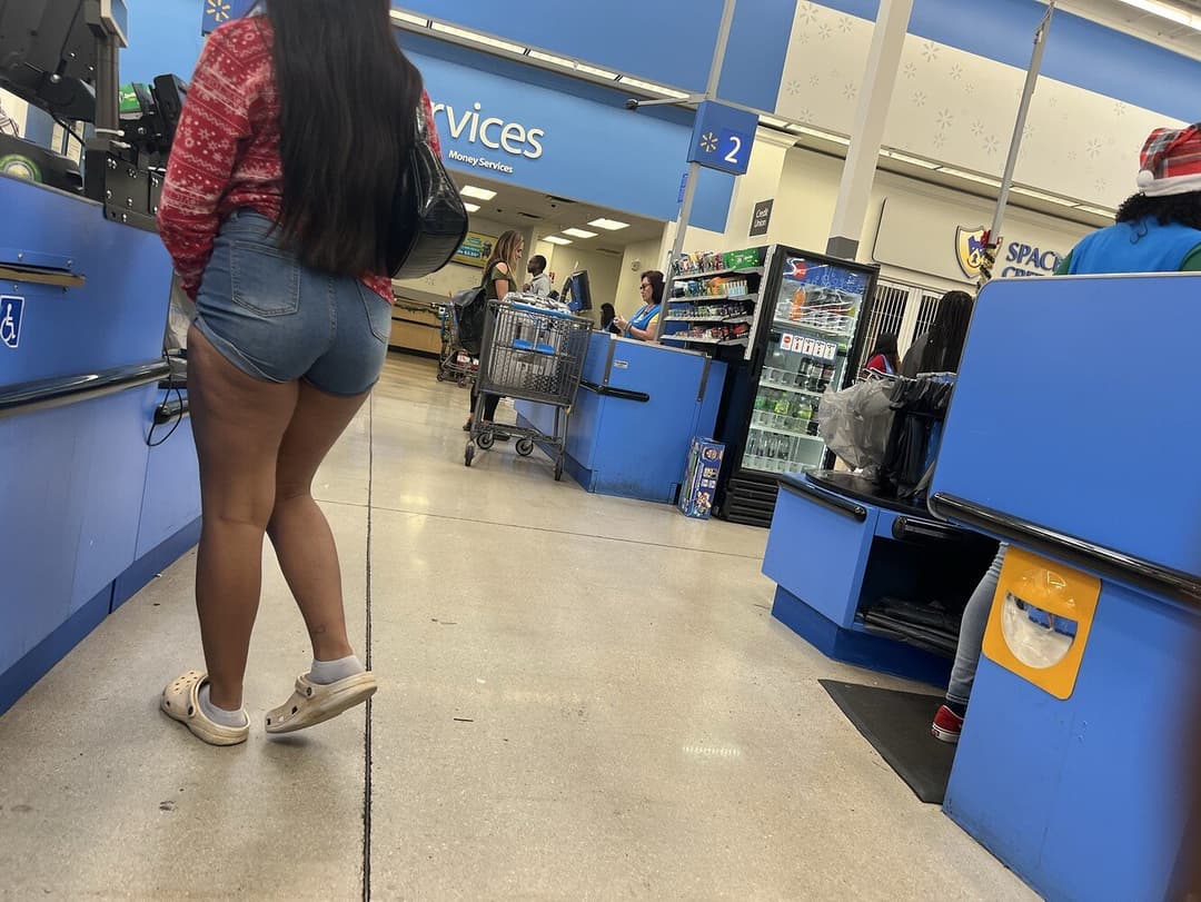 Sexy Middle Eastern Candid