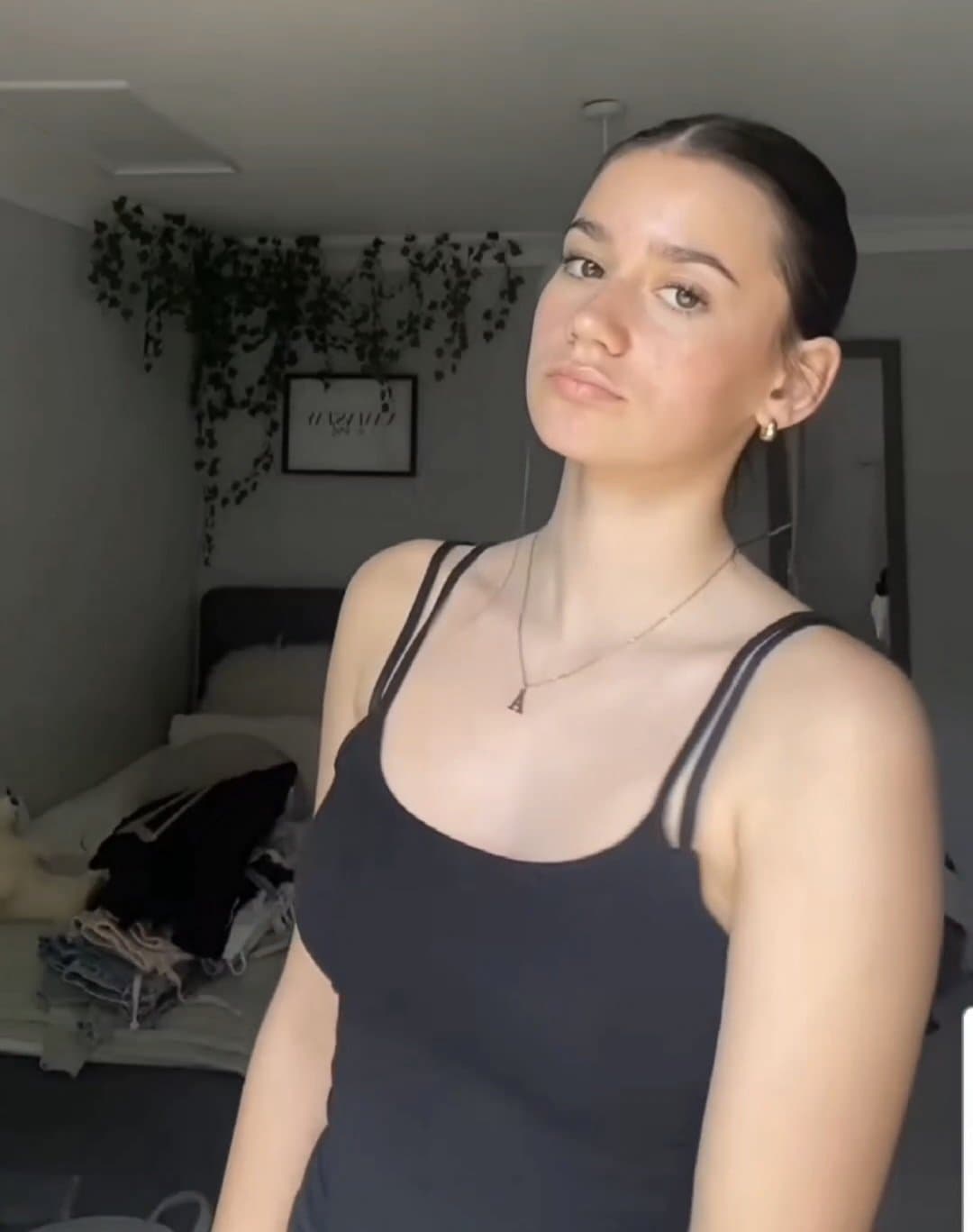 18yo Annabel loves to show off her teen body ;)