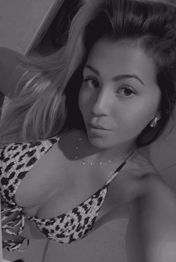 German Slut Julia loves to show her cleavage