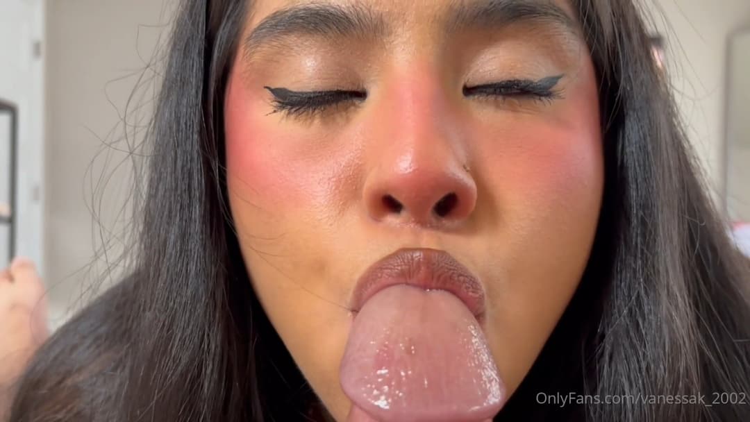 Latina blowjob and oily footjob