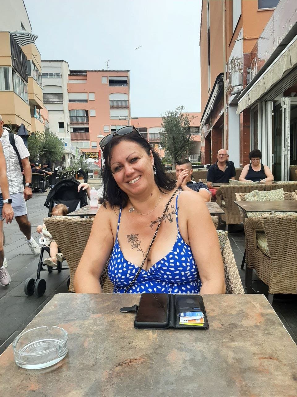 Cleavage braless slut