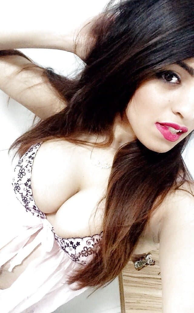 Hot Beautiful Desi Indian Slut Nude Selfie Leaks