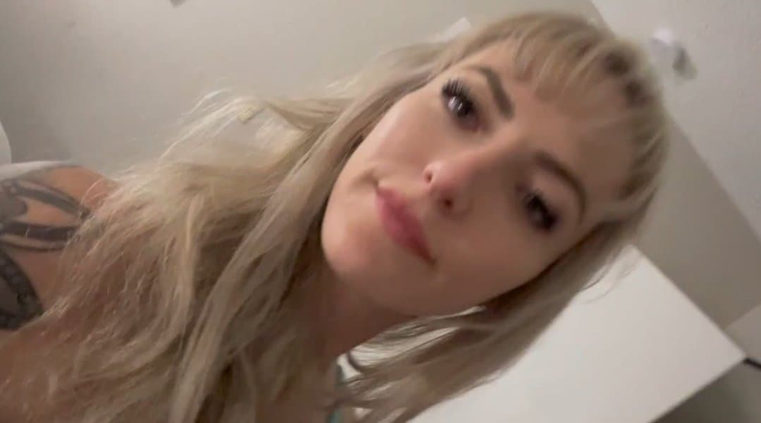 This sexy snowbunny pussy so good she got the ninja ? coming in her pussy all night.