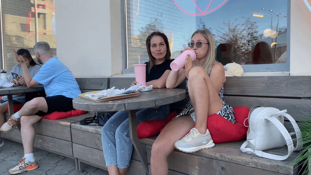 Click to view full size upskirt