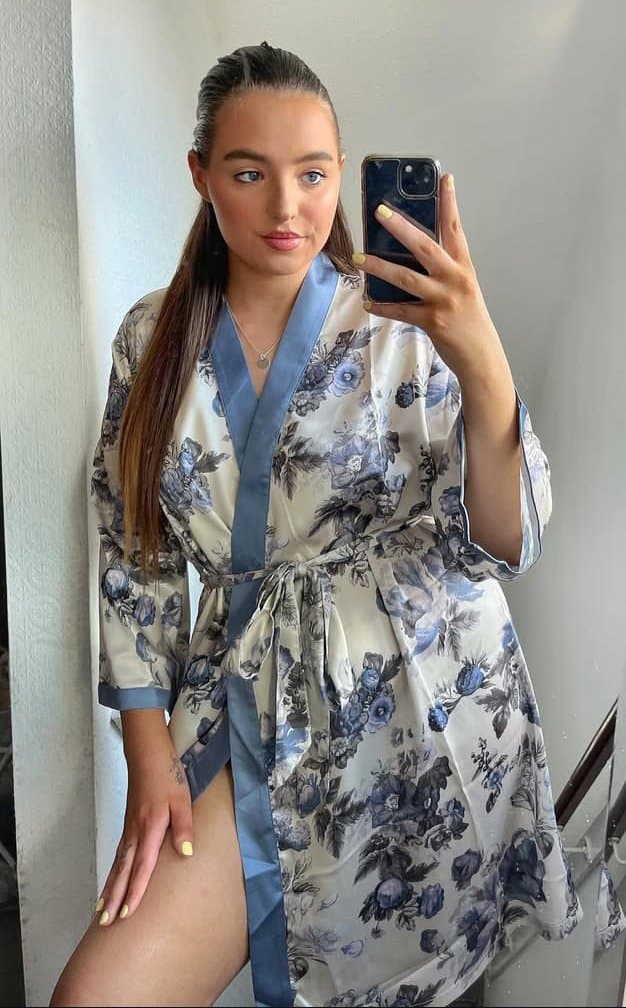 British influencer Rachel showing off her mum bod in lingerie and swimwear