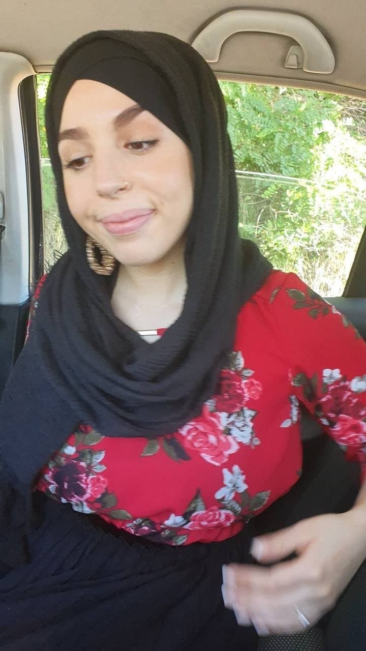 Best hijab whore you will ever see i hope anyone knows her name or anyting more form her