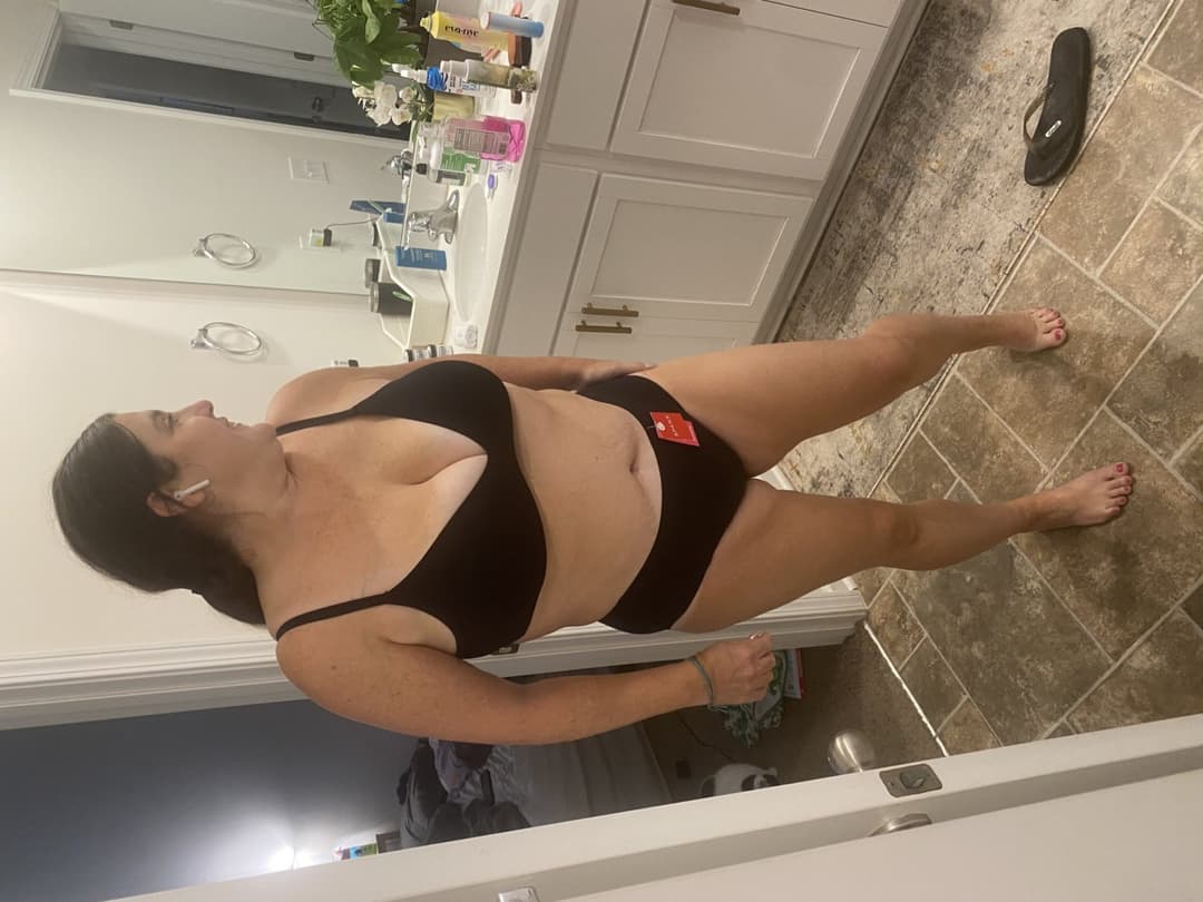 Big Breasted Michelle Shows Off Tits & Ass