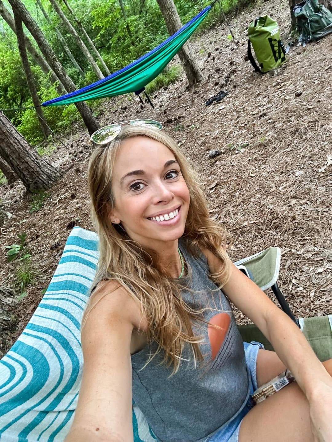 Click to view full size Sarah only shows her ass to everyone in the club, but goes on the G G W bus and shows much more